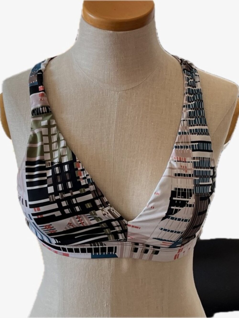 Victoria's Secret Sport Crossback Unlined Brallete City Scape Size M